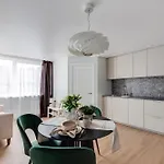 Cozy 1bd With Bathtub Close To Old Town شقة *