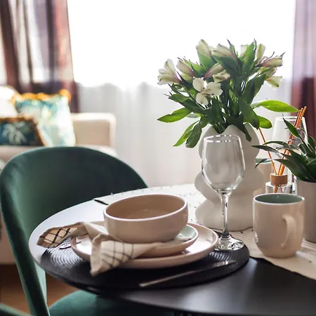 Апартаменти Cozy 1bd With Bathtub Close To Old Town *